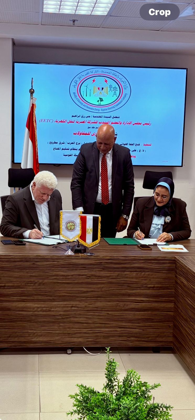 نقل الكهرباء توقّع عقدًا لربط محطة الضبعة النووية بالشبكة القومية